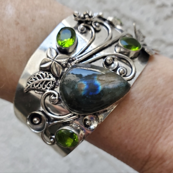 New Labradorite & Peridot 925 Silver Butterfly & Flowers Cuff Bracelet. - Picture 11 of 16